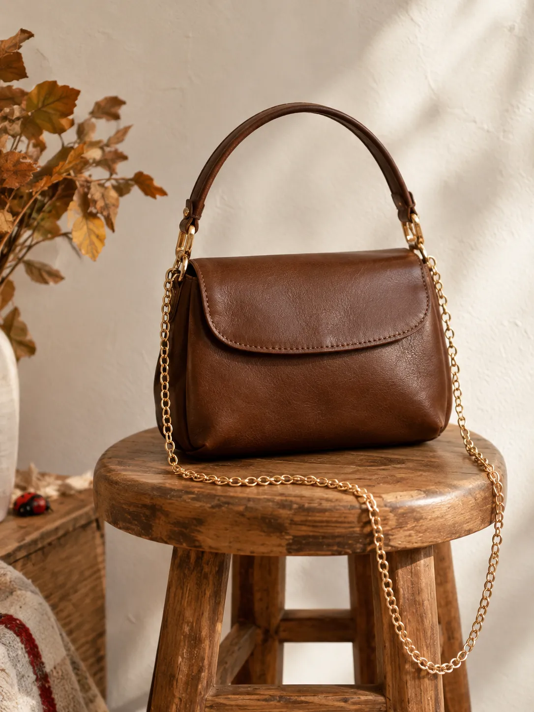 Bolso de mano con cadena
